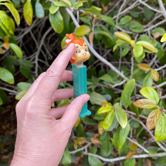 VINTAGE 90s 🍭 PEBBLES PEZ DISPENSER . 1992 FLINTSTONES MEMORABILIA . RETRO CANDY - Picture 8 of 16